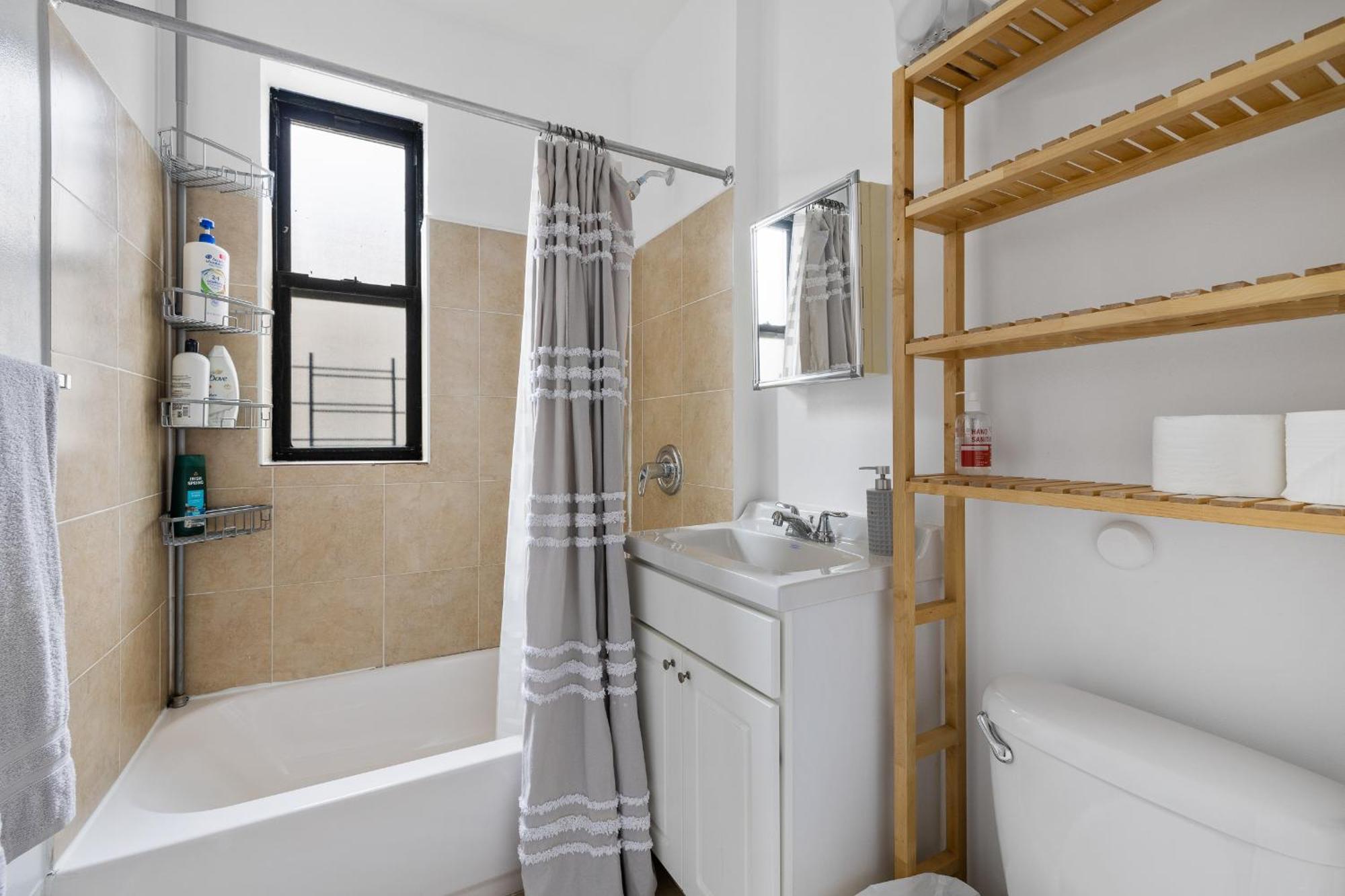 Live In Upper Manhattan On Budget Appartamento *